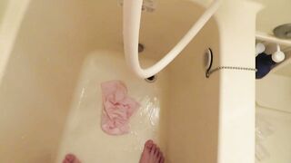 Piss on Pink Panties in Bathroom !! ピンクのパンティーに小便ぶっかけ！！