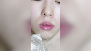 ASMR(Naked amateur girl)IV / Niina's drinking green-tea at bath room.