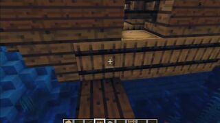 How to build a small pirate ship in Minecraft