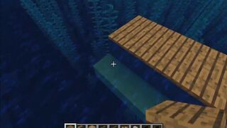 How to build a small pirate ship in Minecraft