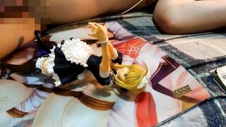 オタクがFateFGOメイドセイバーフィギュアにザーメンぶっかけオナニー【二次元アニメ美少女金髪コスプレ】